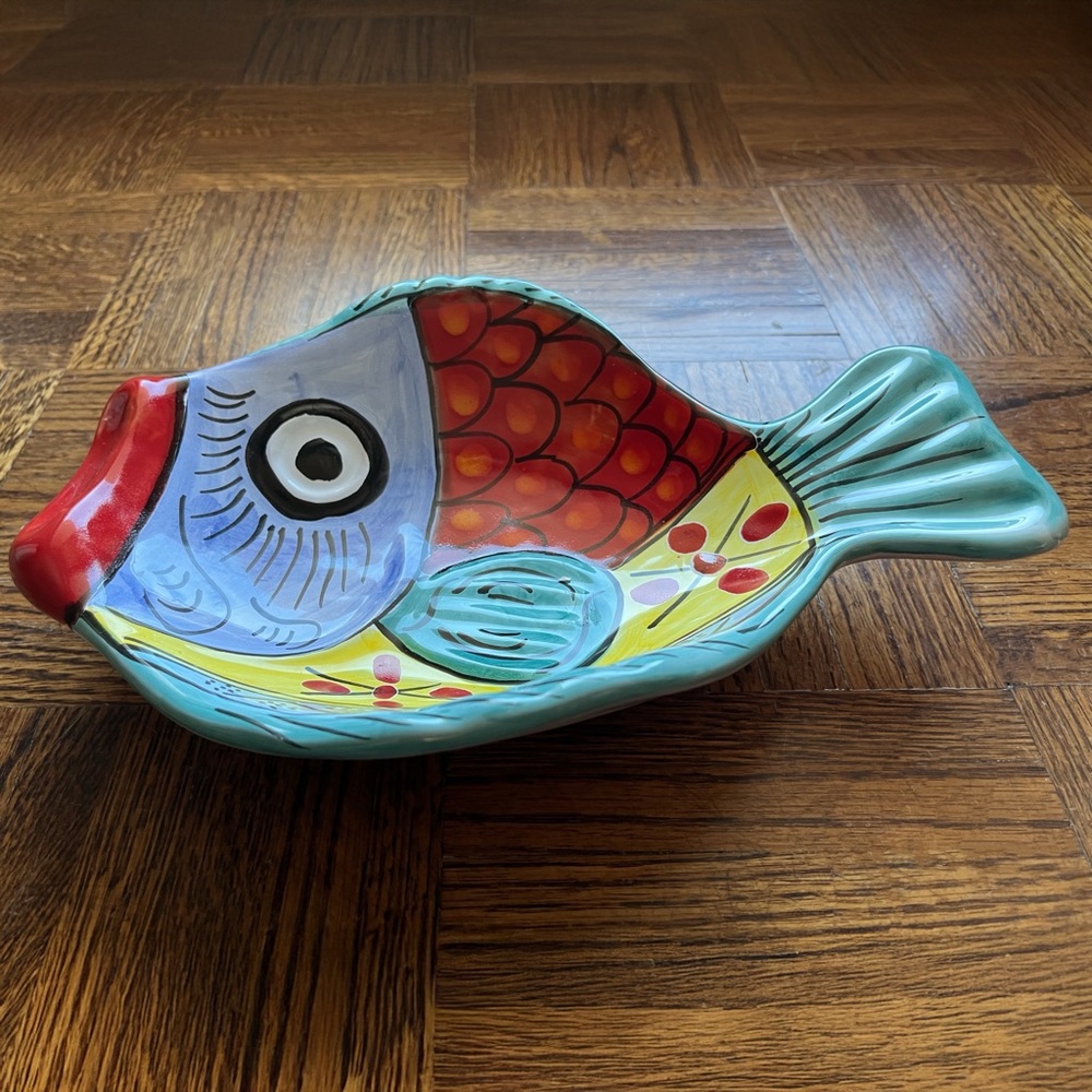 Vietri Desuir Fish Platter Hand Painted Italy Display or Serving 10x7.5 - Picture 2 of 3